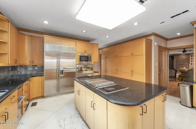 $925,000 | 22 Deepwood Drive, Jackson, TN 38305