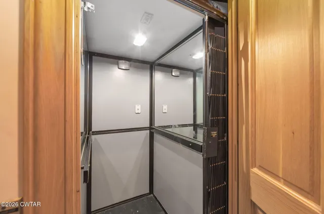 $925,000 | 22 Deepwood Drive, Jackson, TN 38305