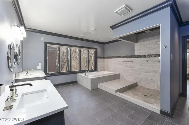 $925,000 | 22 Deepwood Drive, Jackson, TN 38305