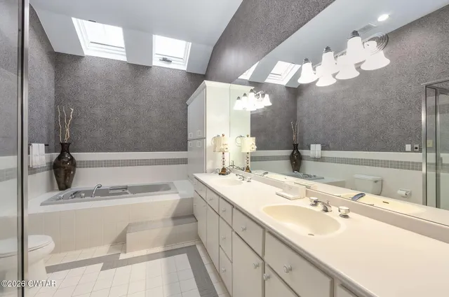 $925,000 | 22 Deepwood Drive, Jackson, TN 38305