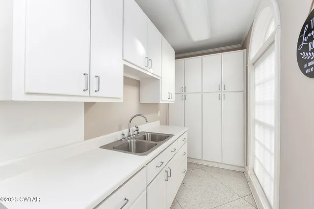 $925,000 | 22 Deepwood Drive, Jackson, TN 38305