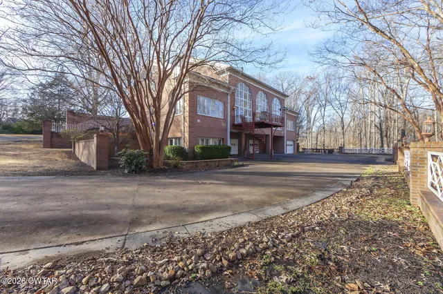 $925,000 | 22 Deepwood Drive, Jackson, TN 38305