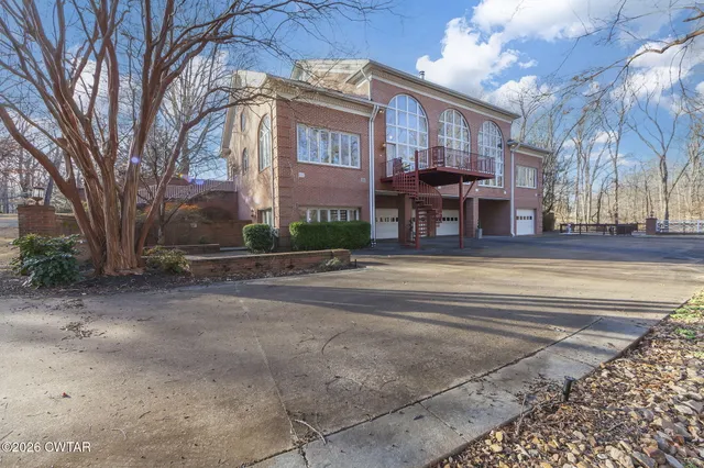 $925,000 | 22 Deepwood Drive, Jackson, TN 38305