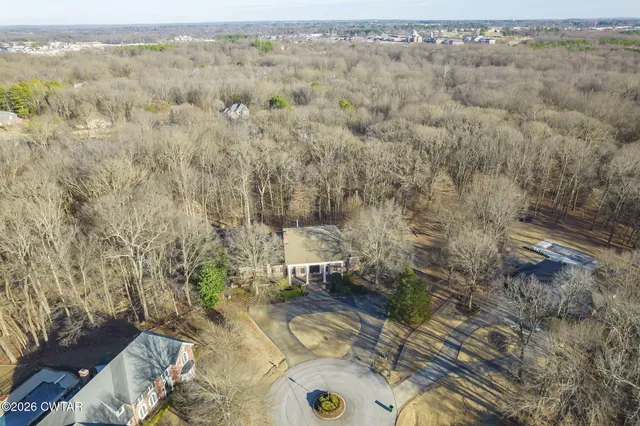 $925,000 | 22 Deepwood Drive, Jackson, TN 38305