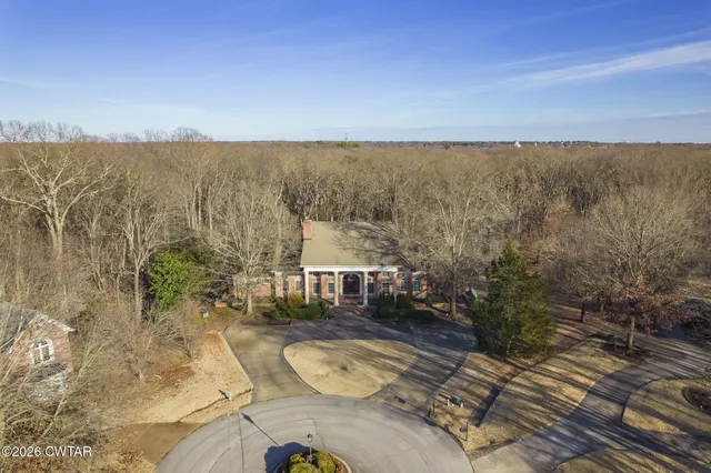 $925,000 | 22 Deepwood Drive, Jackson, TN 38305