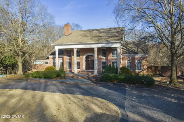 $925,000 | 22 Deepwood Drive, Jackson, TN 38305