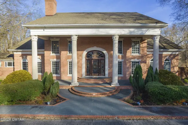 $925,000 | 22 Deepwood Drive, Jackson, TN 38305