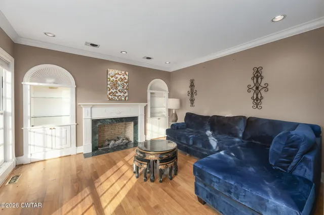 $925,000 | 22 Deepwood Drive, Jackson, TN 38305