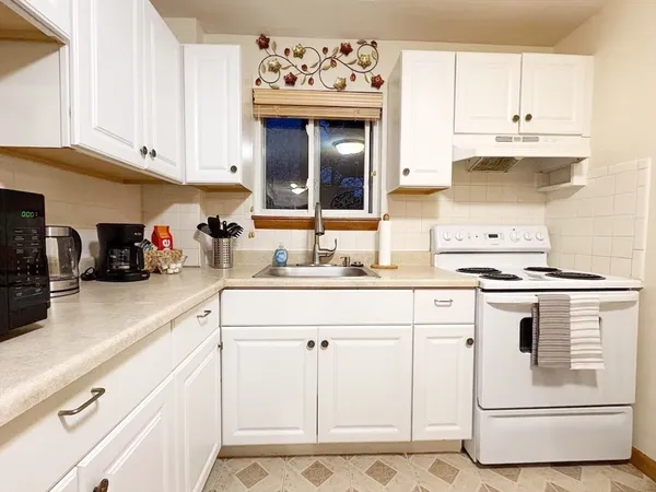 $2,400 | 6 Norumbega Terrace, Unit 12, Waltham, MA 02453