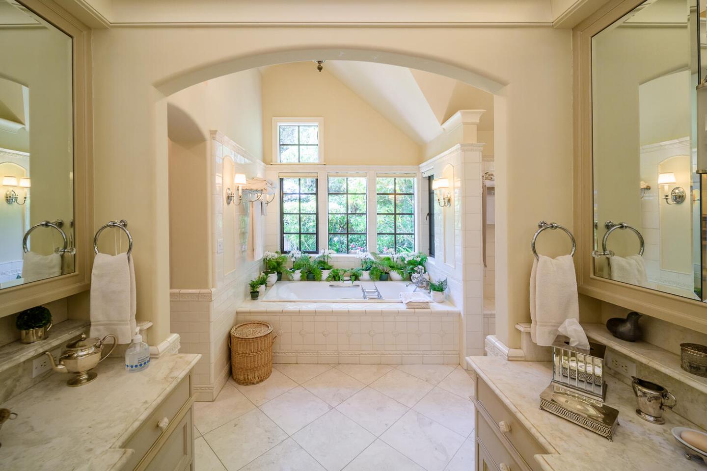 100 Robin Road Hillsborough, CA 94010 - Photo 27 of 90