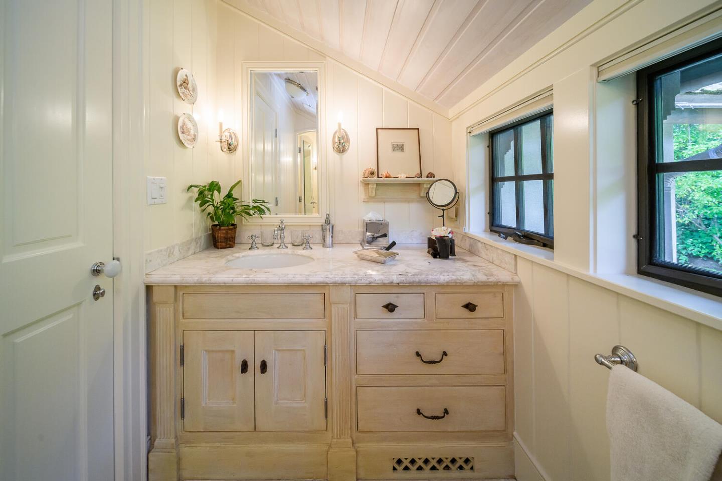 100 Robin Road Hillsborough, CA 94010 - Photo 51 of 90