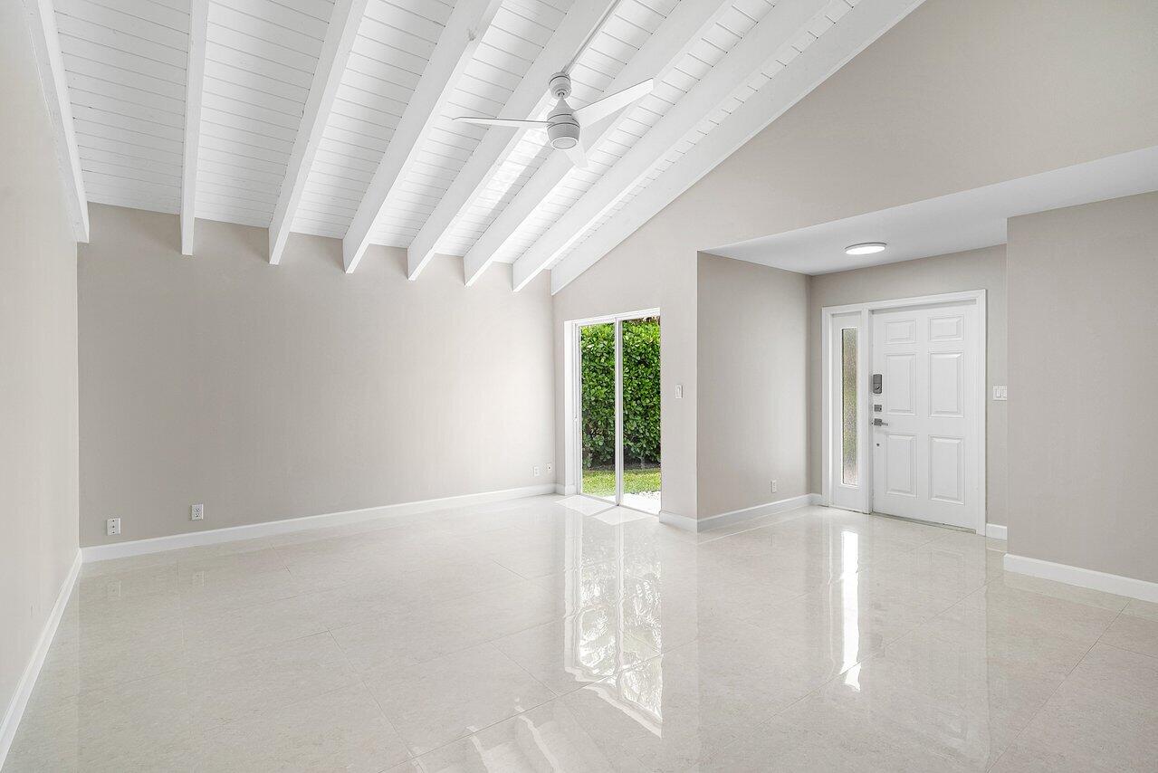 19635 Back 9 Drive Boca Raton, FL 33498 - Photo 11 of 37 015-19635Back9Drive-BocaRaton-FL-33498-S
