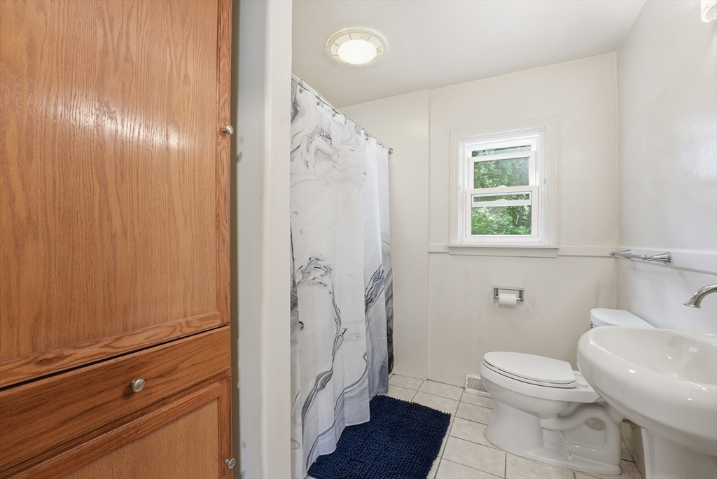 272 Prospect Avenue West Springfield, MA 01089 - Photo 21 of 39