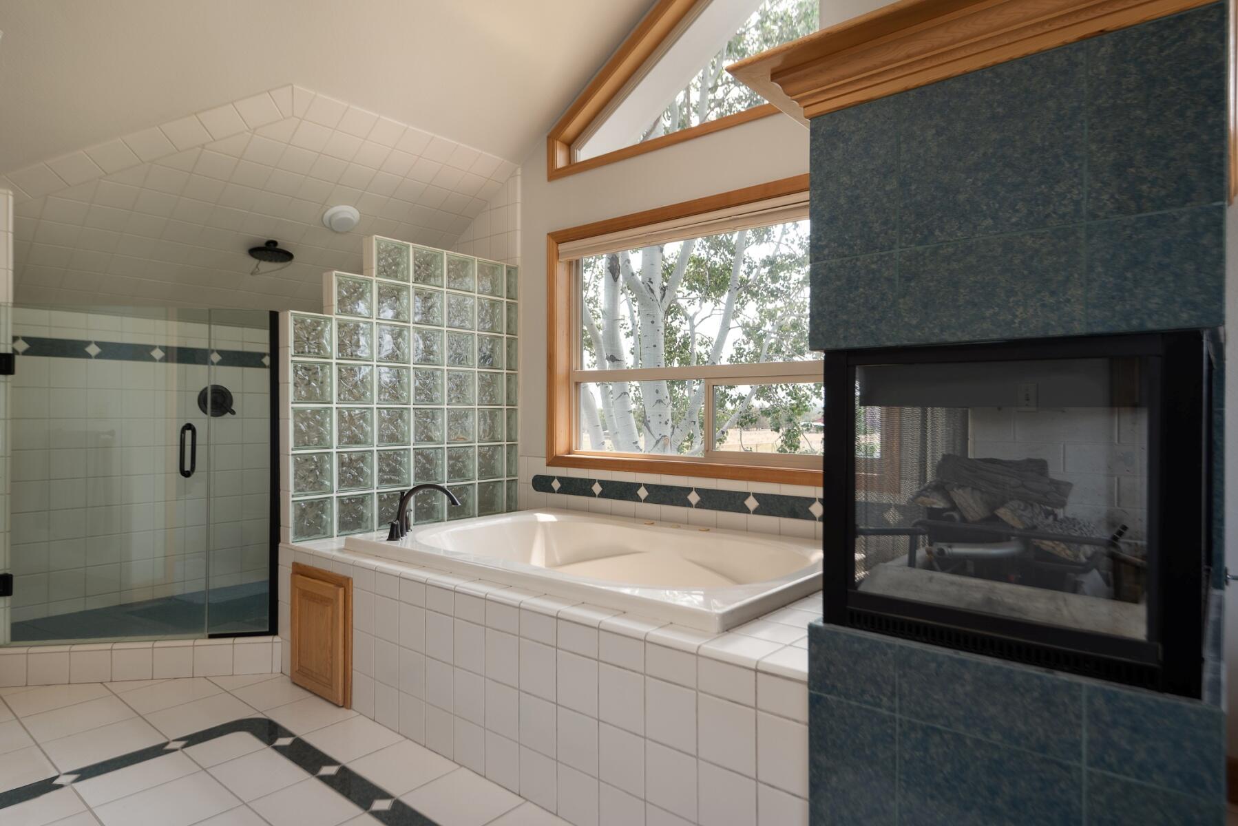 64495 Research Road Bend, OR 97703 - Photo 30 of 54 batch_30Master bath
