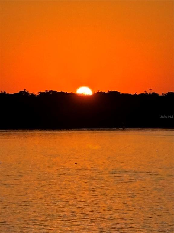 1074 Front Street, Unit 51 Welaka, FL 32193 - Photo 8 of 27 a view of an ocean