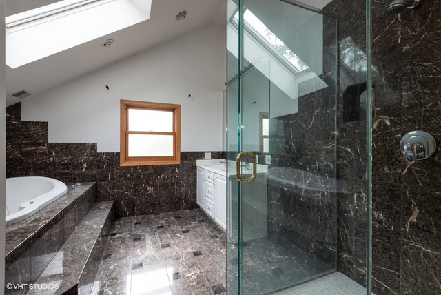 2427 Covert Road Glenview, IL 60025 - Photo 3 of 15