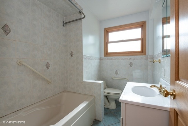 2427 Covert Road Glenview, IL 60025 - Photo 5 of 15