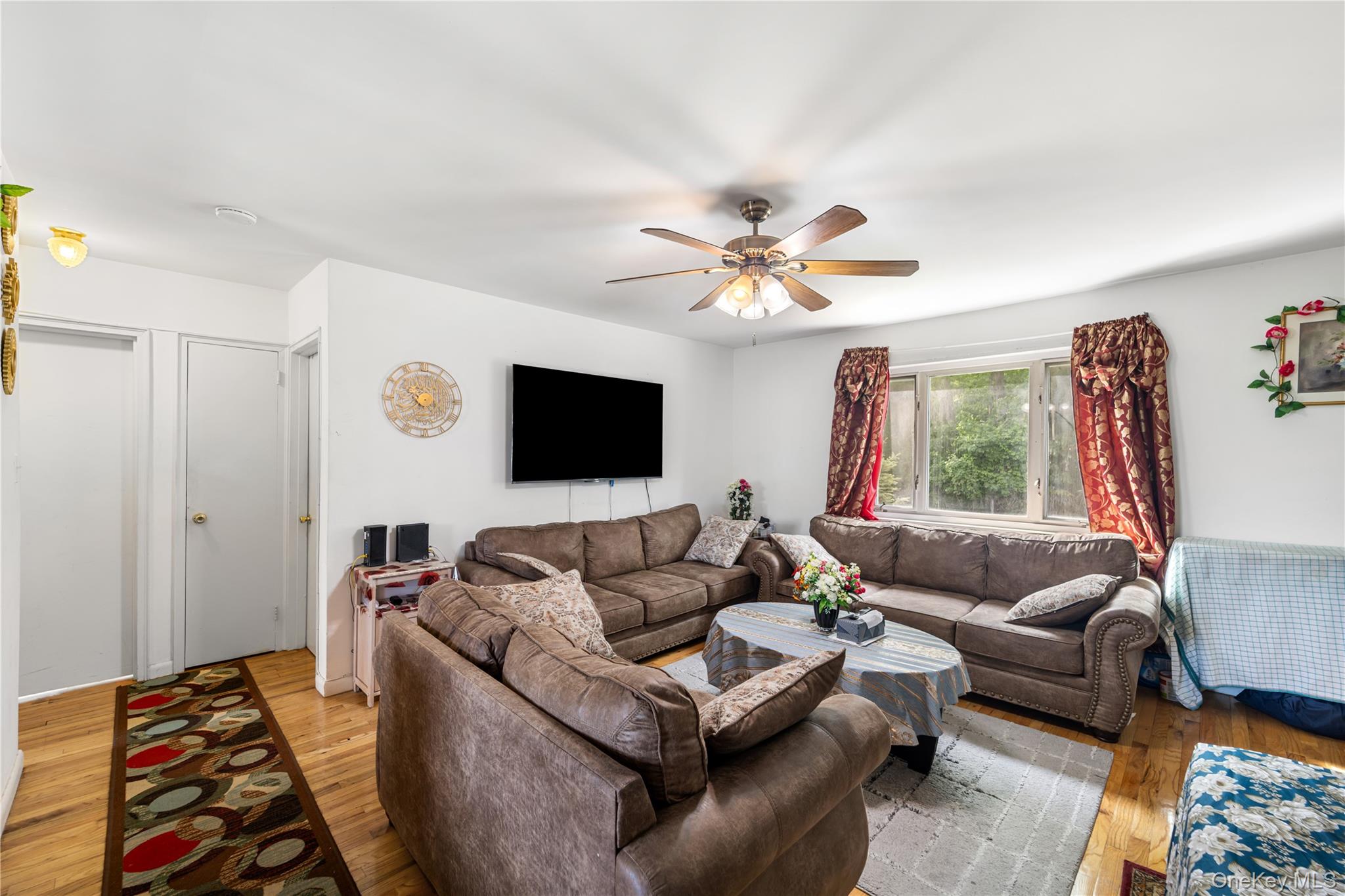 225-08 Stronghurst Avenue, Unit UPPR Queens, NY 11427 - Photo 12 of 15