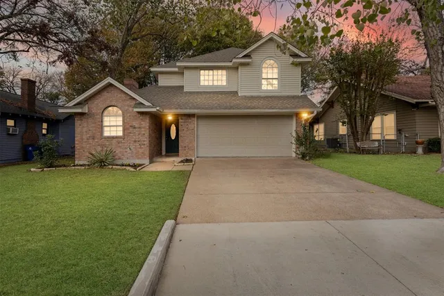 a house view with a outdoor space