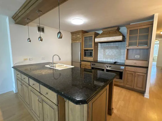 $4,000 | 1440 North Lake Shore Drive, Unit 21E, Chicago, IL 60610