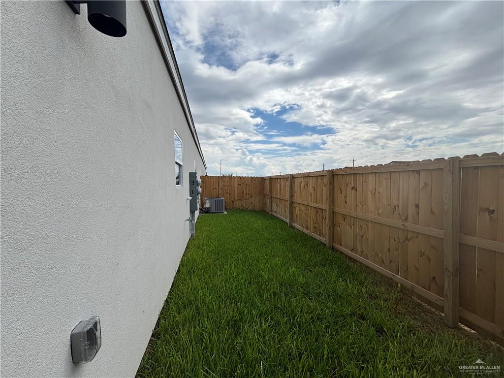 612 Oriole Road, Unit 3 Weslaco, TX 78596 - Photo 11 of 11 a view of a backyard