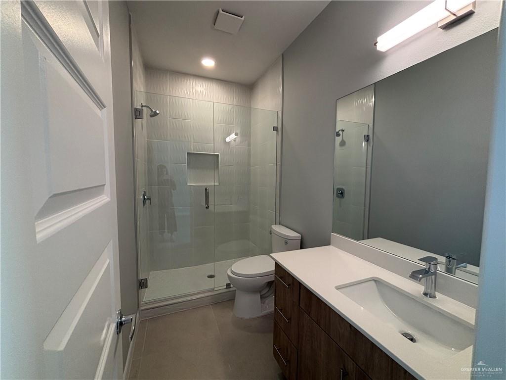 612 Oriole Road, Unit 3 Weslaco, TX 78596 - Photo 10 of 11 a bathroom with a sink a toilet a shower and a mirror