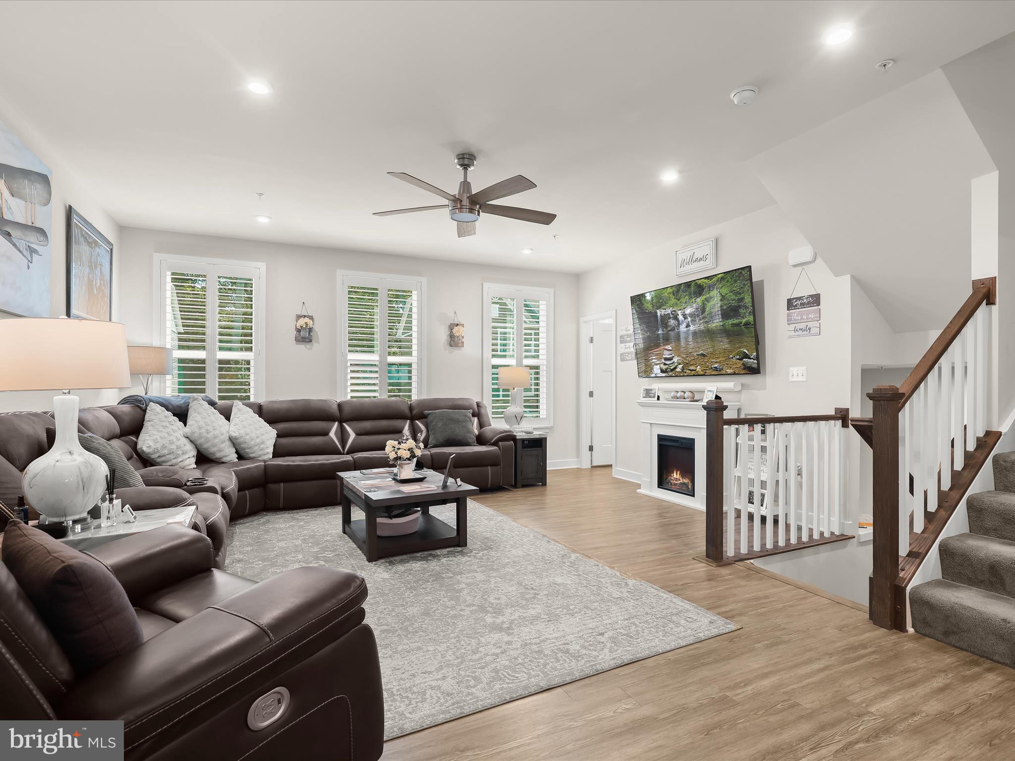 3058 Shaws Road Sparrows Point, MD 21219 - Photo 13 of 81 Living Room