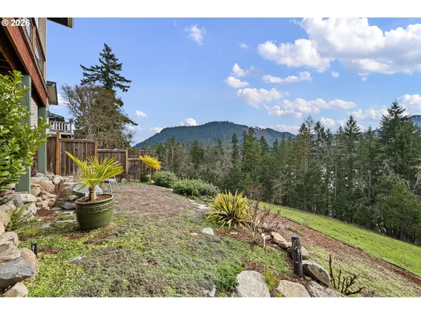 $465,000 | 530 Sunridge Lane, Lowell, OR 97452