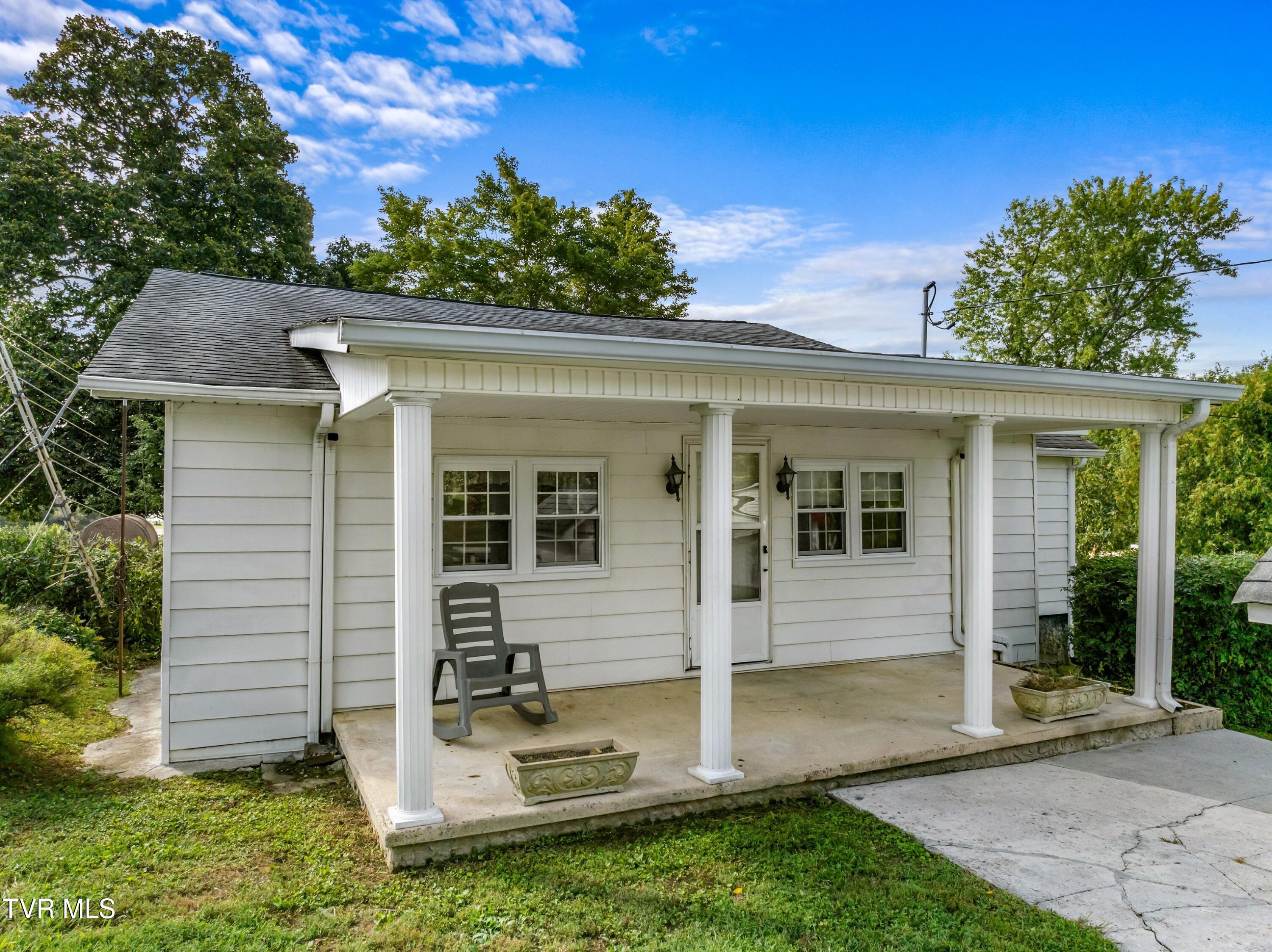 120 Raymond Layel Road Bean Station, TN 37708 - Photo 27 of 43 XJI_20240903095531_0156_D.jpg-SMALL