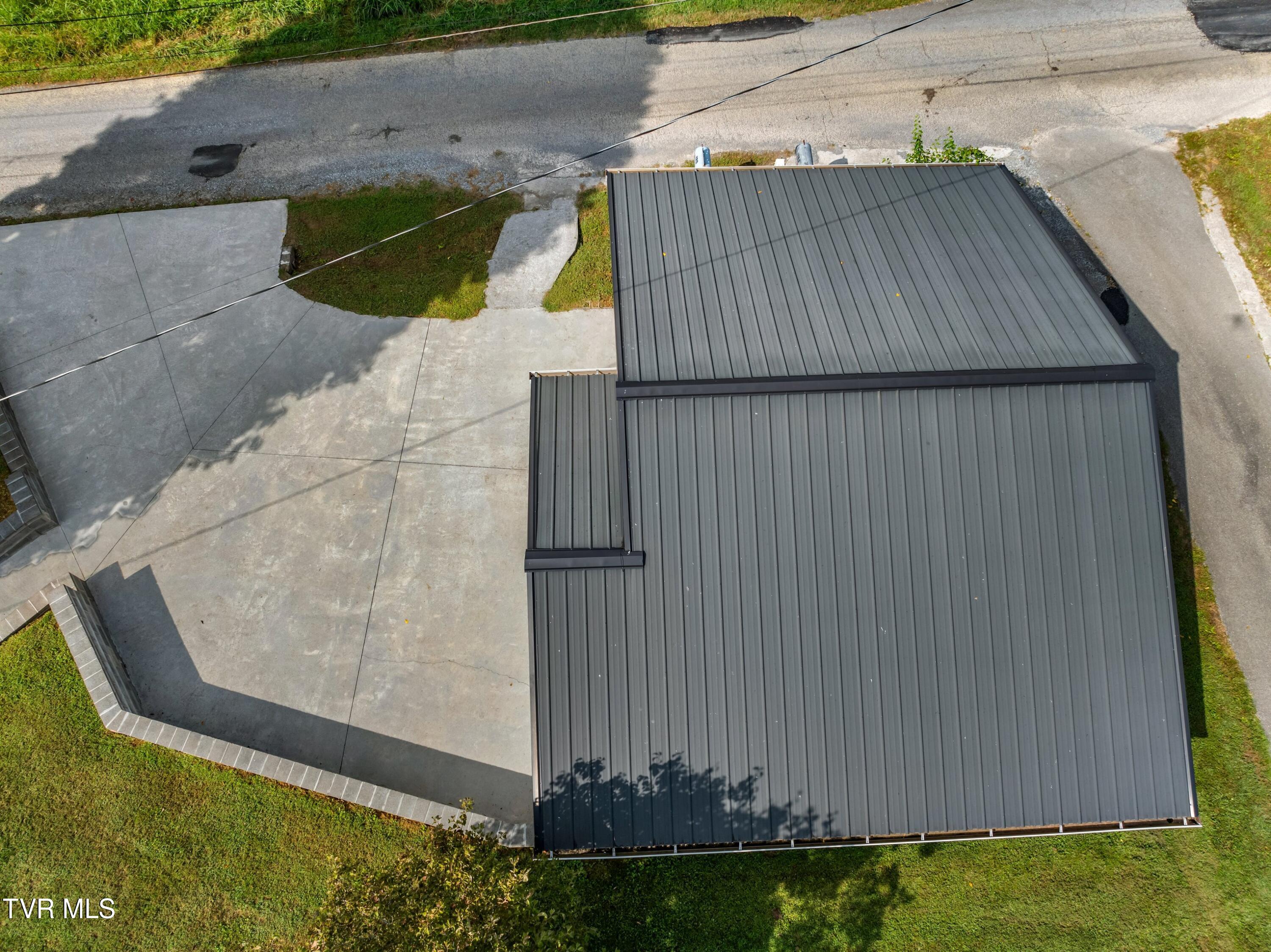 120 Raymond Layel Road Bean Station, TN 37708 - Photo 32 of 43 XJI_20240903100146_0186_D.jpg-SMALL