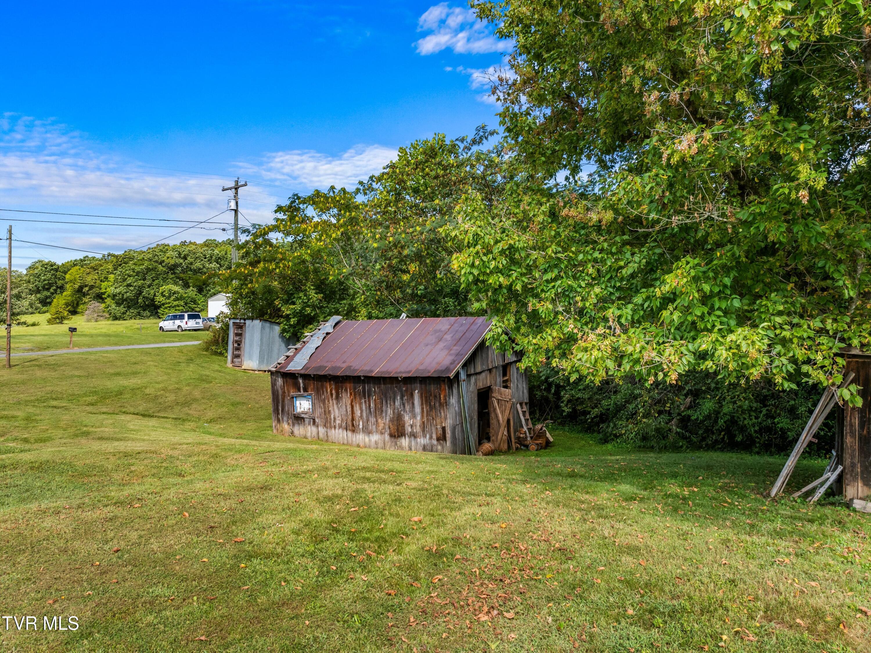120 Raymond Layel Road Bean Station, TN 37708 - Photo 38 of 43 XJI_20240903100500_0223_D.jpg-SMALL