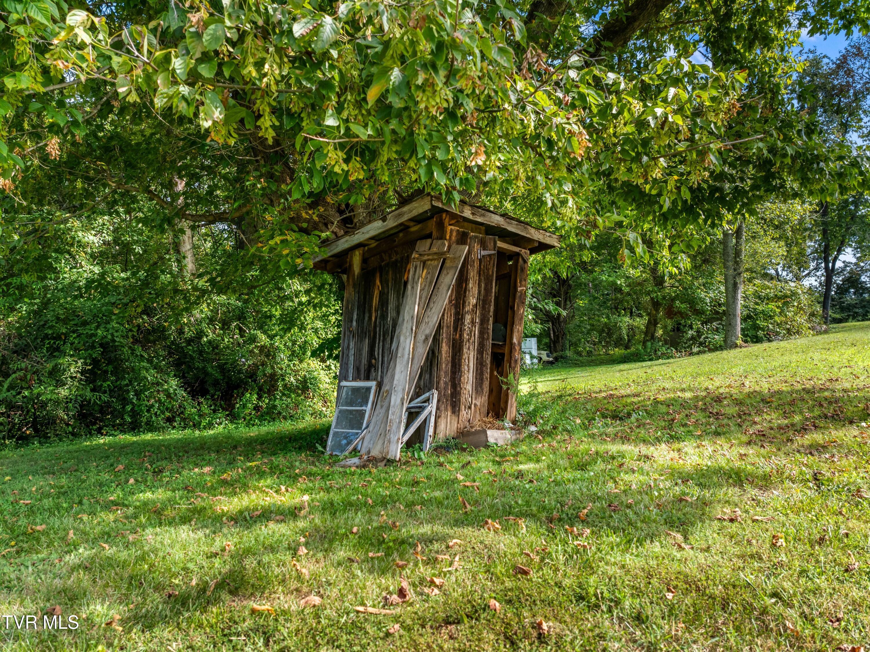 120 Raymond Layel Road Bean Station, TN 37708 - Photo 42 of 43 XJI_20240903100625_0243_D.jpg-SMALL