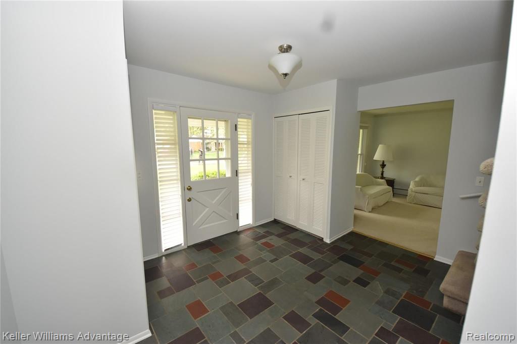 30209 Barwell Road Farmington Hills, MI 48334 - Photo 4 of 35