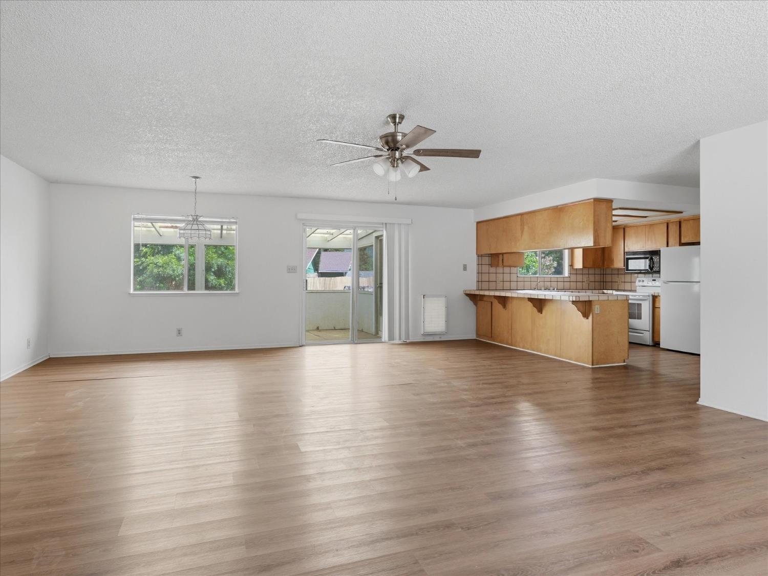 39785 Pine Ridge Road Oakhurst, CA 93644 - Photo 4 of 33