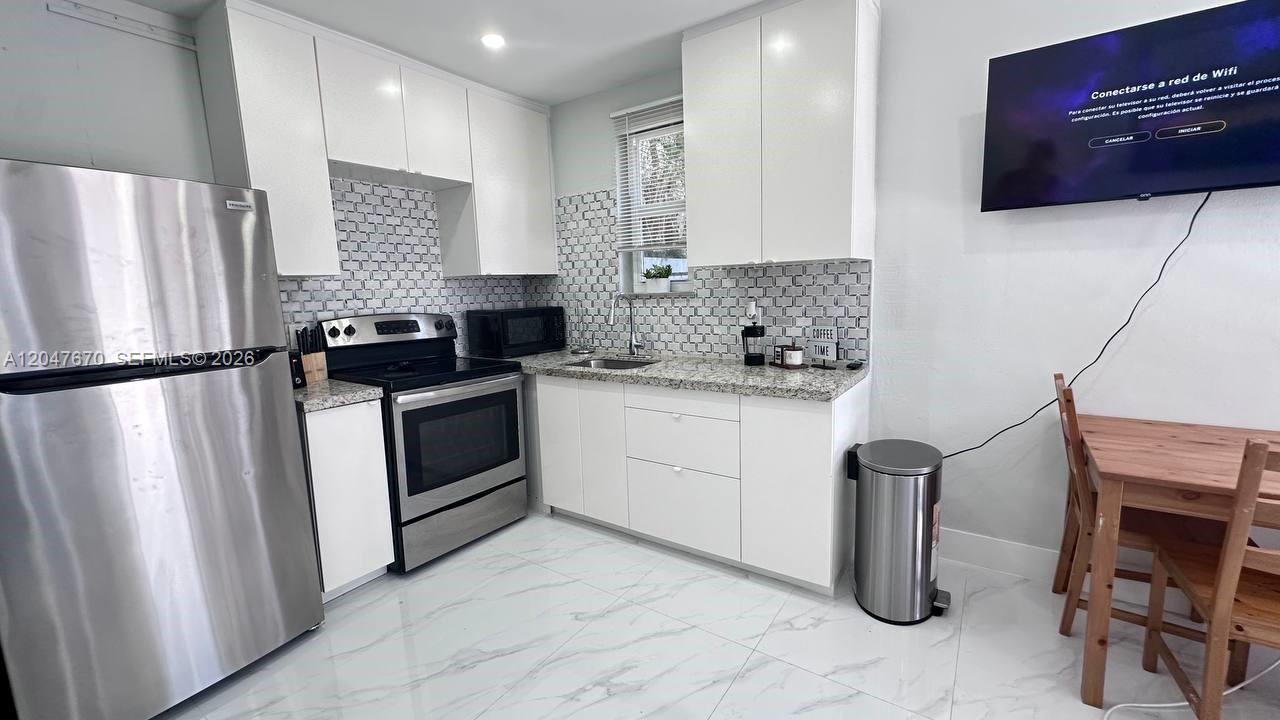 320 Southwest 29th Road, Unit COTTAGE Miami, FL 33129 - Photo 8 of 26
