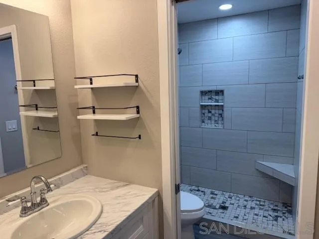 10396 Seth Way Santee, CA 92071 - Photo 11 of 24 Bathroom