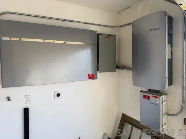 10396 Seth Way Santee, CA 92071 - Photo 5 of 24 Garage