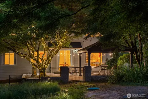 $1,900,000 | 14230 229th Avenue Northeast, Woodinville, WA 98077