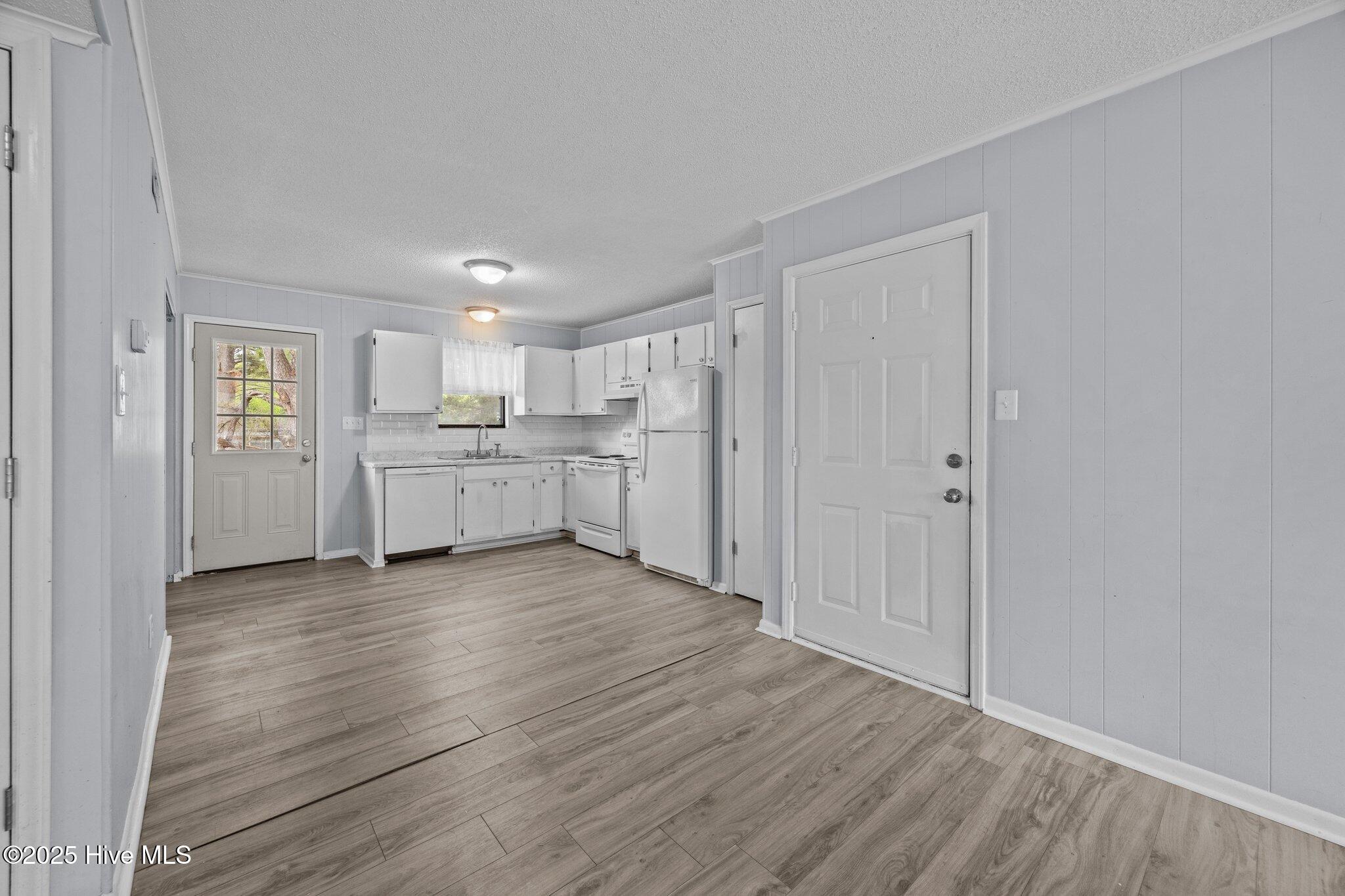 101 Ravenwood Drive, Unit C Jacksonville, NC 28546 - Photo 5 of 20 35-web-or-mls-IMG_2591