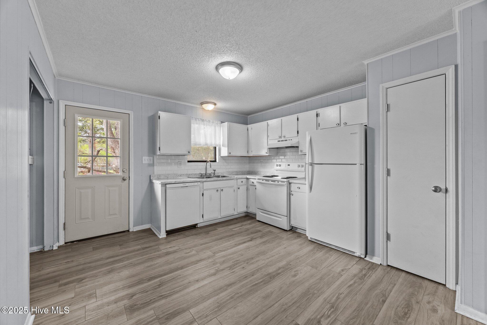 101 Ravenwood Drive, Unit C Jacksonville, NC 28546 - Photo 6 of 20 15-web-or-mls-IMG_2489