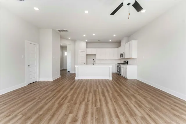 $2,400 | 13437 Sun Cay Drive, Houston, TX 77047