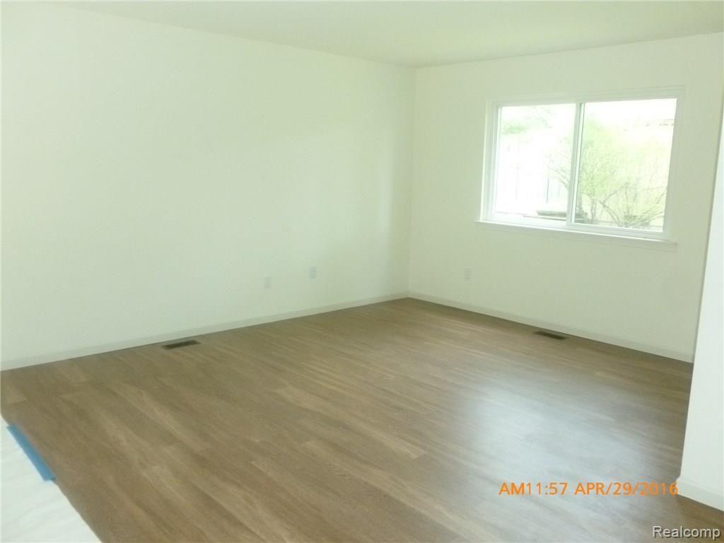23133 Farmington Road Farmington, MI 48336 - Photo 12 of 32