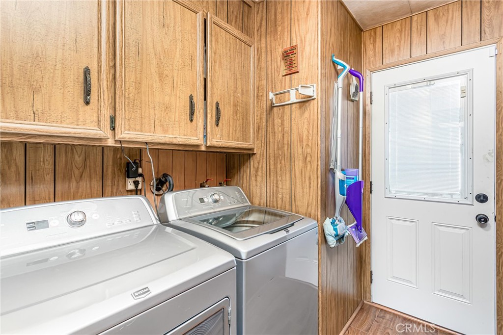 4000 Pierce Street, Unit 106 Riverside, CA 92505 - Photo 14 of 18 a room with a bed and a window