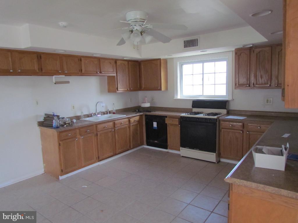 361 Kingfisher Road Tuckerton, NJ 08087 - Photo 2 of 11
