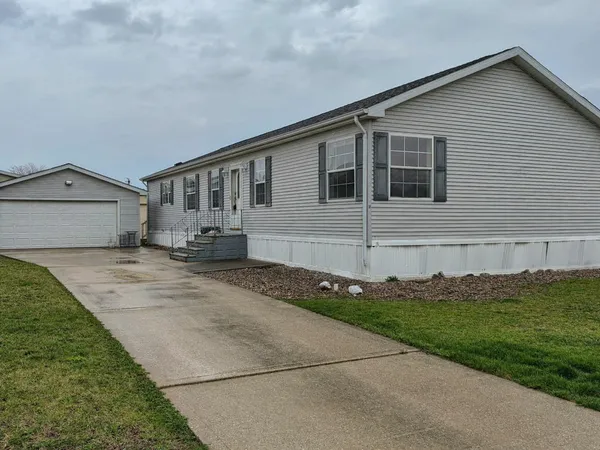 $63,000 | 18 Eagle Lane, Beecher, IL 60401