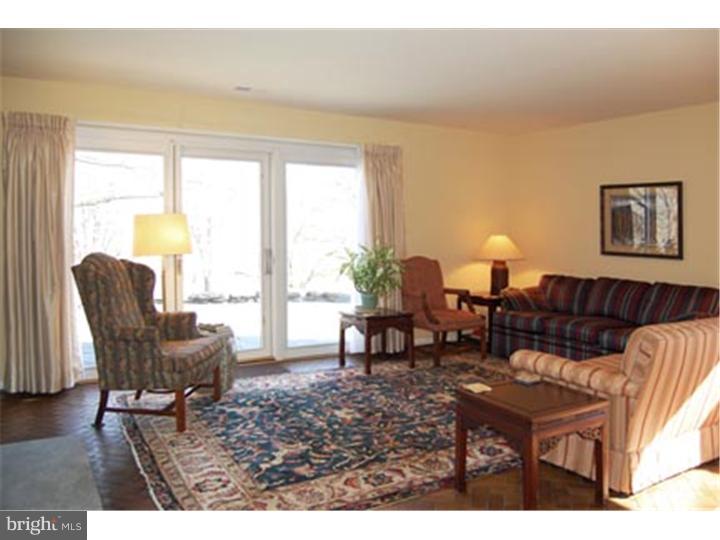 14 Ringfield Road Chadds Ford, PA 19317 - Photo 2 of 20 Living Room