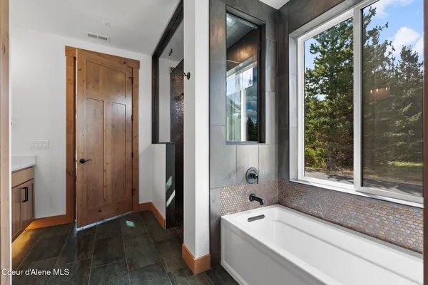 $1,200,000 | 43 Osprey Lane, Sandpoint, ID 83864