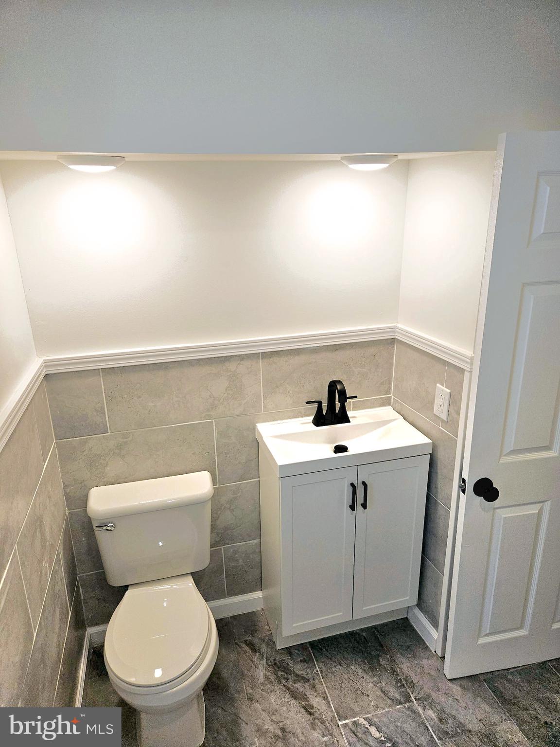 33 North Ruby Street Philadelphia, PA 19139 - Photo 36 of 41 Main bathroom nook