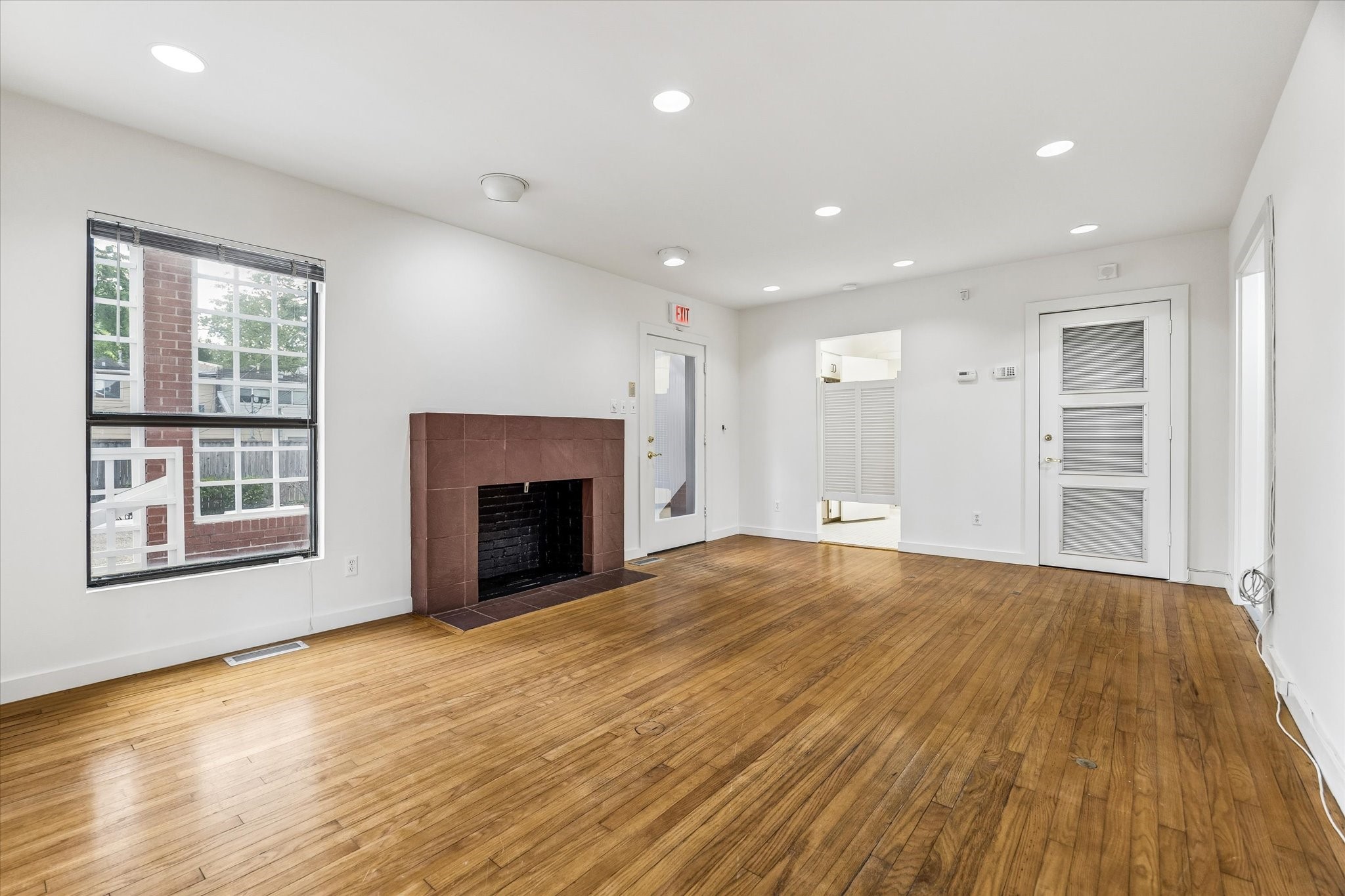 2402 Commonwealth Street Houston, TX 77006 - Photo 31 of 45 a view of an empty room with a fireplace and a window