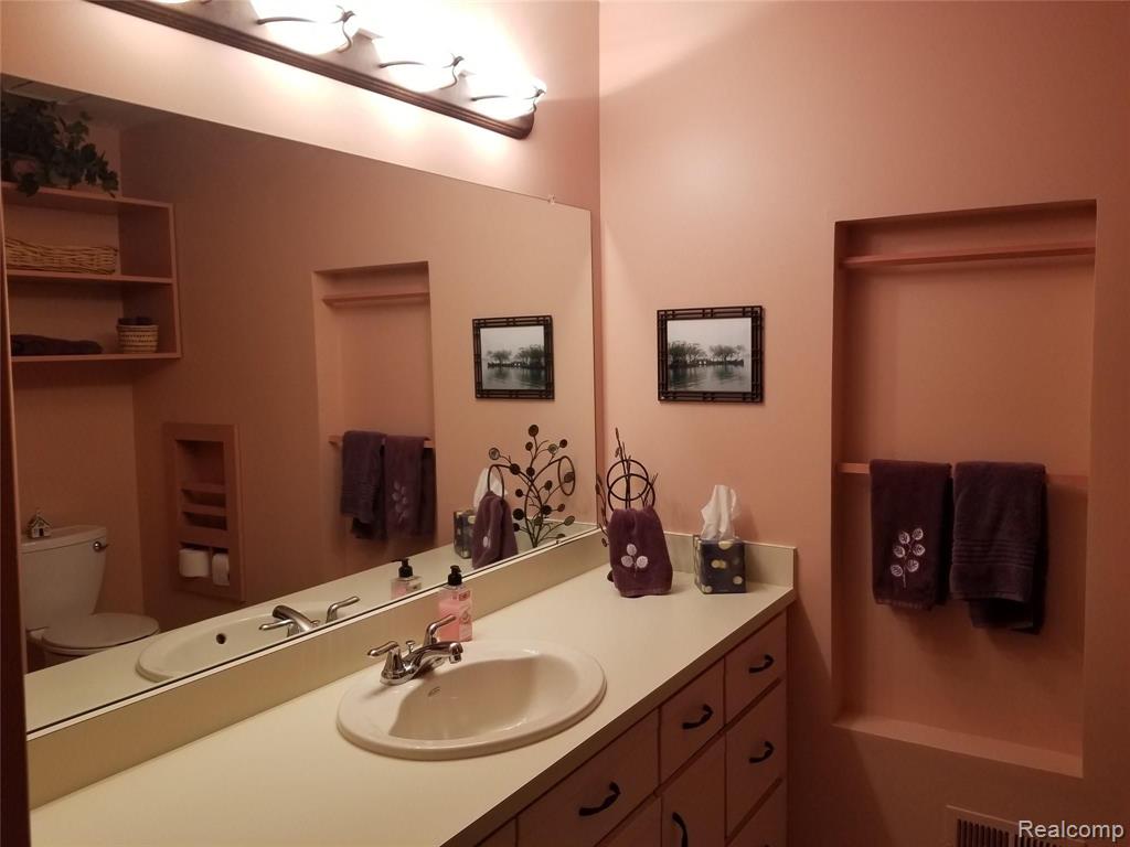 558 Tennyson, Unit 73 Rochester Hills, MI 48307 - Photo 12 of 19